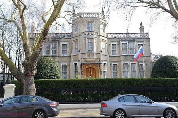 FOTO // Mișcări SUSPECTE la Ambasada Rusiei din Londra. „Băieți, președintele are nevoie de voi”