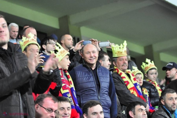 FOTO // Premierul Streleț a evitat tribuna VIP la meciul dintre Moldova – Rusia. Vezi alături de cine a urmărit partida