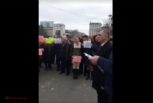 VIDEO // Un nou PROTEST al cercetătorilor din R. Moldova. Aceștia cer DEMISIA ministrului Educației și au înaintat Guvernului un șir de revendicări