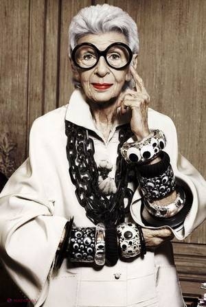 GALERIE FOTO // Iris Apfel - greşeli de modă pe care FEMEILE în vârstă n-ar trebui să le facă