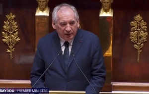 Premierul François Bayrou critică ferm comportamentul lui Trump și subliniază demnitatea lui Zelenski în fața Adunării Naționale a Franței