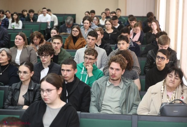 144 de elevi pasionați de știință participă la Olimpiada Republicană de Fizică de la Chișinău