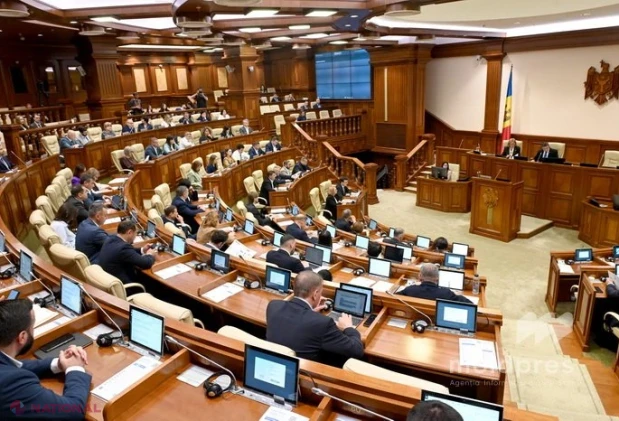 Parlamentul a adoptat 52 de acte în iulie, cu accent pe aderarea la UE, învestirea Guvernului Tofan și înăsprirea pedepselor pentru trafic de persoane și droguri