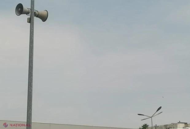 Moldovenii, avertizați la supermarket de poliție despre escrocheriile telefonice. Ce lecție ar putea prelua România
