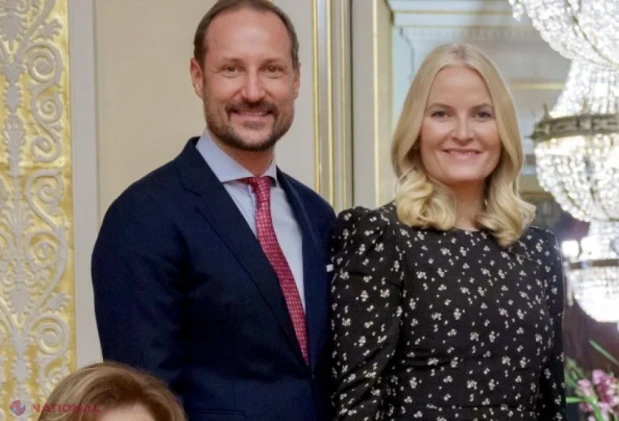 Regina Mette-Marit a Norvegiei, dusă de urgență la spital după transplantul pulmonar. A lipsit de la jurământul noului rege Haakon al VIII-lea