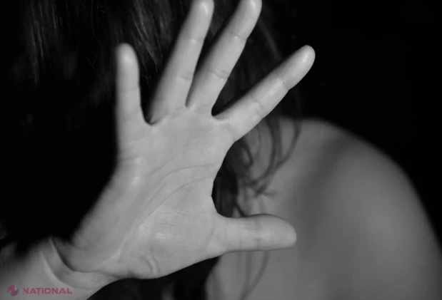 Un britanic și-a drogat și violat soția timp de peste 20 de ani. Alți 12 bărbați sunt acuzați că au agresat-o sexual