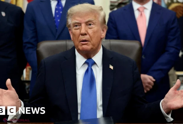 Trump califică temerile privind siguranța inteligenței artificiale drept o „farsă” și respinge noi măsuri de protecție