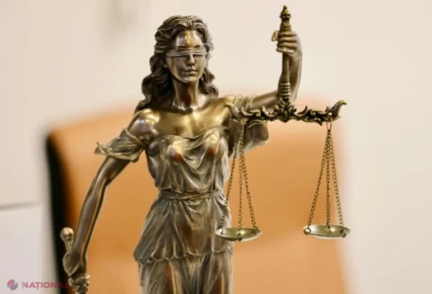 Trei polițiști de la Botanica, judecați pentru că și-ar fi însușit bani ridicați de la o persoană reținută