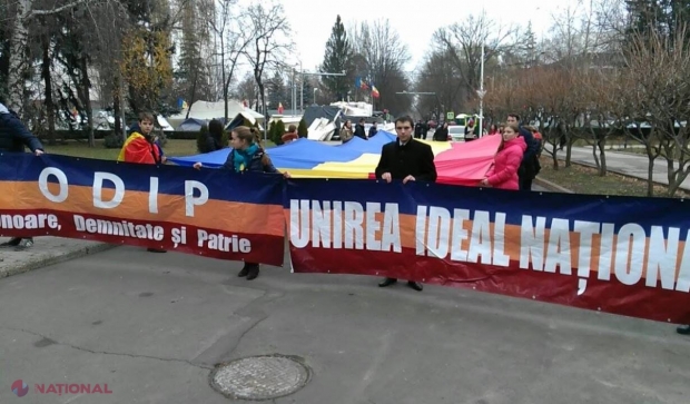 FOTO // Protest ANTI-Dodon, în fața Parlamentului!