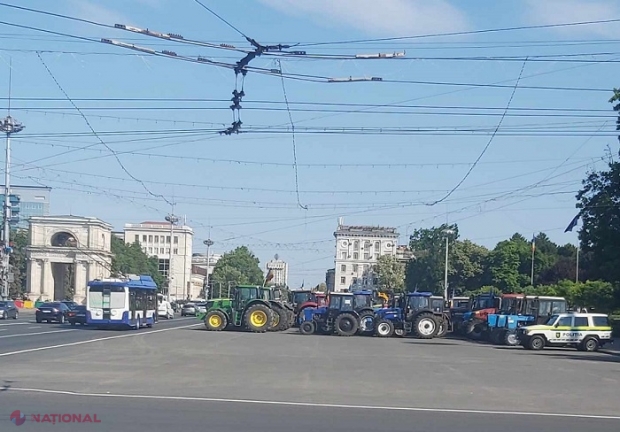 Agricultorii pun un nou ULTIMATUM Guvernului: Dacă vicepremierul Bolea nu iese în PMAN până la ora 11.00, tractoarele parcate în centrul capitalei vor porni într-un marș prin Chișinău