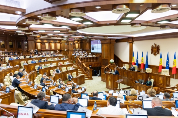 Dorin Recean, de Ziua Constituției: „Încă ducem o luptă intensă pentru supremația legii în R. Moldova. Efortul comun al tuturor ramurilor puterii în stat va asigura egalitatea în fața legii a fiecăruia”