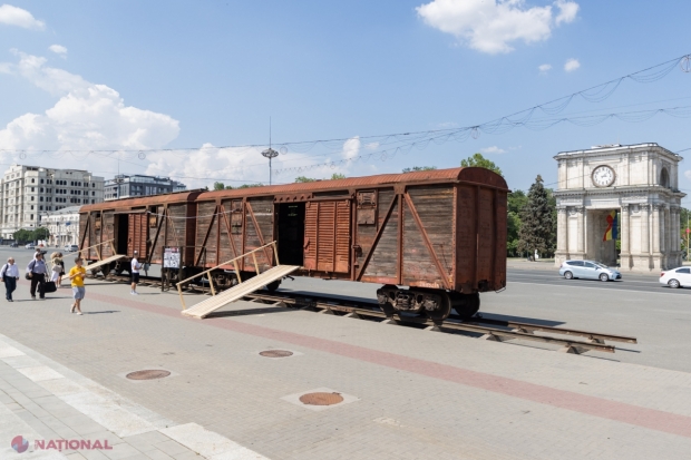 GALERIE FOTO // Expoziția „Basarabeni în Gulag”, desfășurată în două vagoane plasate în PMAN în memoria victimelor celui de-al doilea val de deportări staliniste, va putea fi vizitată până la 30 iulie