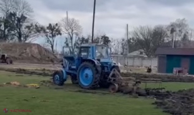 VIDEO // Soldații ruși au vrut să scrie litera ”Z” pe un teren de fotbal din Ucraina, dar ce a ieșit a făcut înconjurul lumii