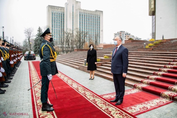 FOTO, VIDEO // Igor Dodon, HUIDUIT în momentul în care a părăsit sediul Președinției. Mașina care l-a așteptat pe SCĂRILE instituției a plecat în trombă