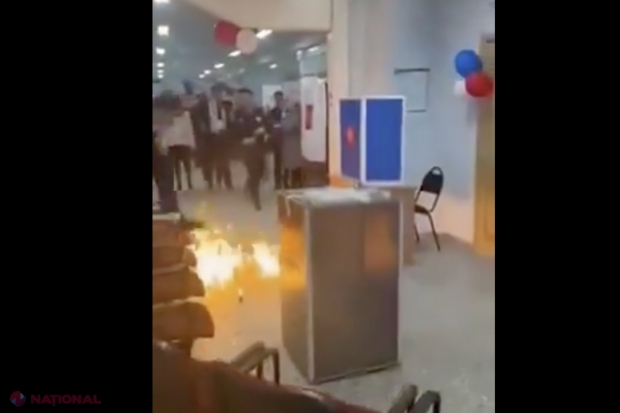 VIDEO // O femeie a aruncat un cocktail MOLOTOV într-o secție de votare din Rusia. ​În unele secții au fost distribuite pixuri speciale folosite la votare, cu cerneală care dispare 