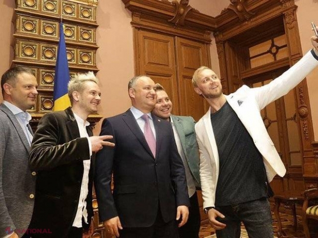 Președintele Dodon îi laudă în LIMBA RUSĂ pe „bursierii” săi de la „SunStroke”