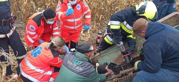 FOTO // Comrat: Un tânăr, prins în foarfecele colectorului de porumb în timpul unor lucrări pe câmp 