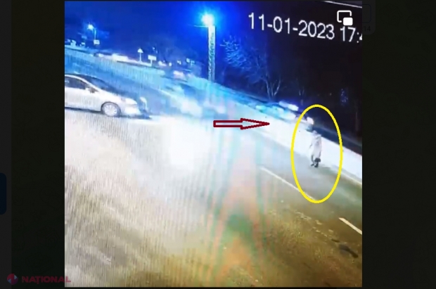 VIDEO +18 // Momentul în care o femeie a fost SPULBERATĂ de un automobil pe str. Calea Ieșilor din Chișinău, în timp ce încerca să traverseze neregulamentar strada. Un șofer a încercat să o PROTEZEJE, dar impactul nu a putut fi evitat