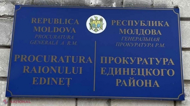 Îmbrățișări și săruturi „prietenești” la locul de muncă: Șeful unui centru militar, învinuit de hărțuire sexuală și amenințare cu arma în privința a trei subalterne 