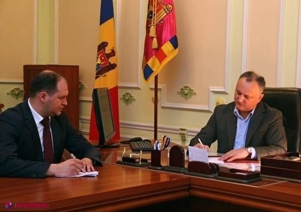 Dodon este DETERMINAT să rămână în fruntea R. Moldova și peste 10 ANI. Vrea o nouă CONSTITUȚIE: „Acest lucru e posibil, în pofida criticilor diferitor PARAZIȚI”