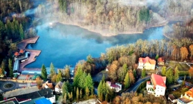 Stațiunea din România unică în lume. Turiștii străini dau năvală în fiecare an