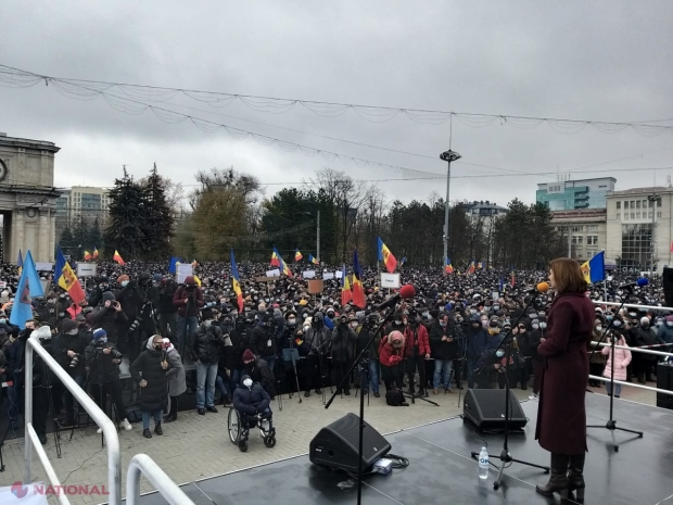 FOTO // Socialiștii acreditează ideea că la protest participă doar 2 500 de oameni. Deputatul Țîrdea a publicat imagini de pe camerele de supraveghere ale Guvernului