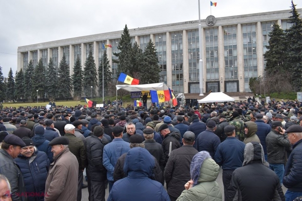 Începe „VÂNĂTOAREA” veteranilor? Poliția anunță că unii protestatari vor fi trași la răspundere pentru încercările de a DESTABILIZA ORDINEA PUBLICĂ și încălcarea dreptului cetățenilor la libera circulație