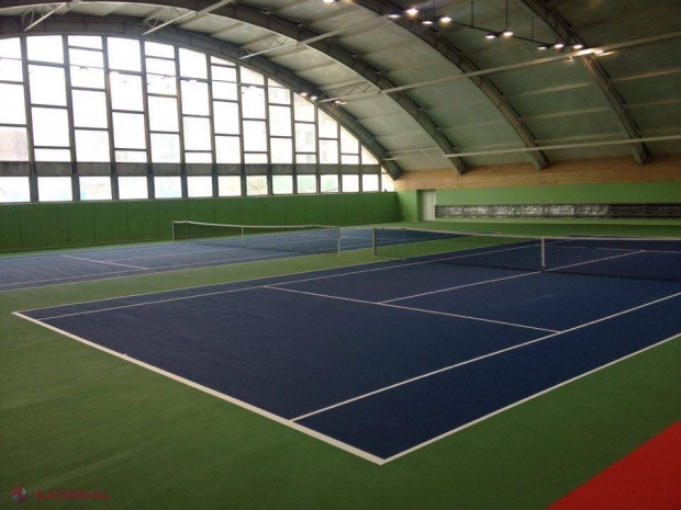 FOTO // Terenurile de tenis ale Școlii Sportive Specializate de Tenis au fost MODERNIZATE. Suprafața de joc a fost schimbată după 42 de ani