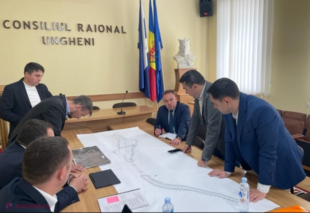 Cu harta pe masă, la Ungheni: Construcția podului Ungheni - Ungheni, parte din Autostrada Unirii, va începe până la sfârșitul lunii iunie 2024