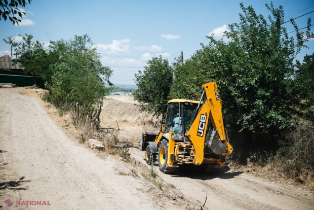 FOTO // Primăriile din R. Moldova au început să REPARE drumurile locale importante, după ce Guvernul a MAJORAT semnificativ alocările din bugetul de stat: „Fără aceste transferuri nu am fi putut nici începe acest proiect”