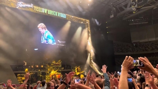 VIDEO // Elton John a susținut ULTIMUL concert - „Goodbye Yellow Brick Road”: S-a retras la 76 de ani