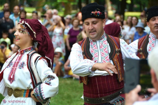 Sute de artişti din Bulgaria, Republica Moldova şi România vor participa la festivalul de muzică folclorică „Zlatnata Gadulka”