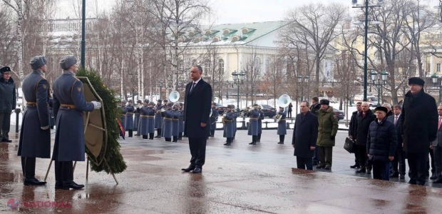 FOTO // Ce a făcut astăzi Dodon la Moscova. Niciun oficial rus de RANG înalt nu l-a însoțit la depuneri de flori: „Nimeni nu este uitat, nimic nu se uită”