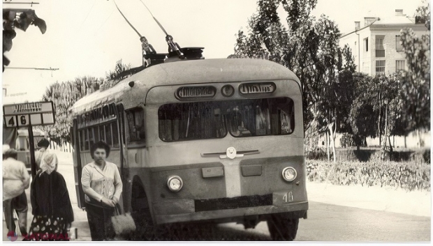 PRIMUL troleibuz a început să circule pe străzile Chișinăului acum 74 de ani: Cum arăta în 1949 transportul public din capitală