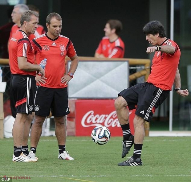 Femei. Alcool. Presă. Joachim Low şi-a izolat echipa înaintea finalei cu Argentina