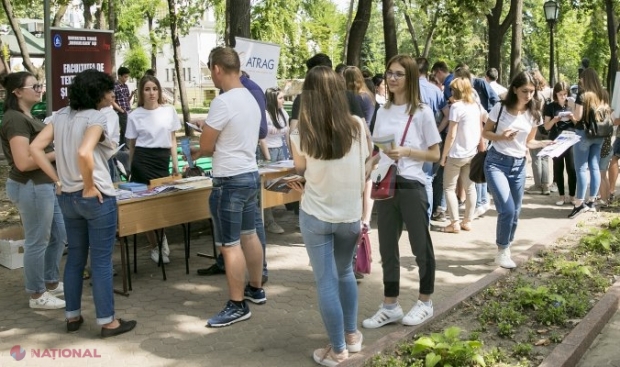 Tinerii din R. Moldova, la STUDII în România: Tot ce trebuie să știți despre ADMITEREA 2021 în universitățile și liceele de peste Prut