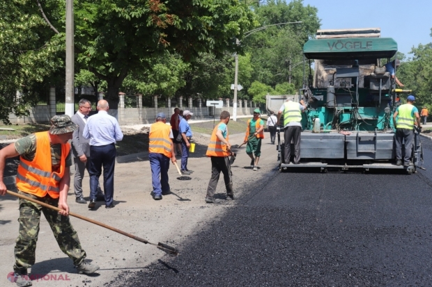 FOTO // La Orhei continuă lucrările ample de RENOVARE a străzii centrale: Șor: „Dodon găsește un milion de motive că nu repare drumurile în sate. Va trece pandemia și el va găsi alte motive pentru a-și acoperi neputința”