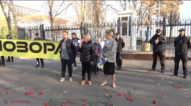 Un nou flashmob organizat la Parlament: „PAS ucide speranțele moldovenilor”