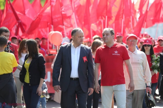 FOTO // Cu ce îi ADEMENEȘTE Igor Dodon pe protestatari în fața Parlamentului