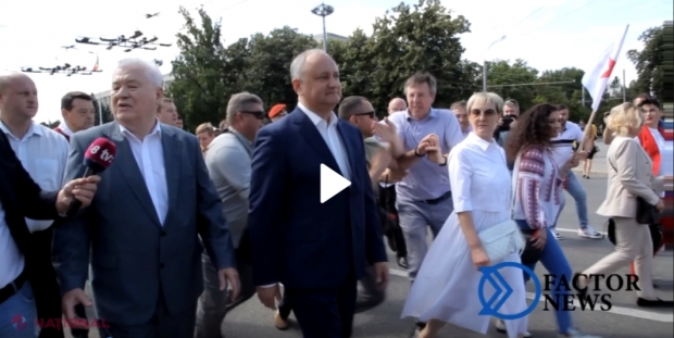 VIDEO // Momentul în care Chirtoacă s-a REPEZIT violent spre Dodon și Voronin. Comunistul s-a SPERIAT și a încercat să-l ia de mână pe Dodon