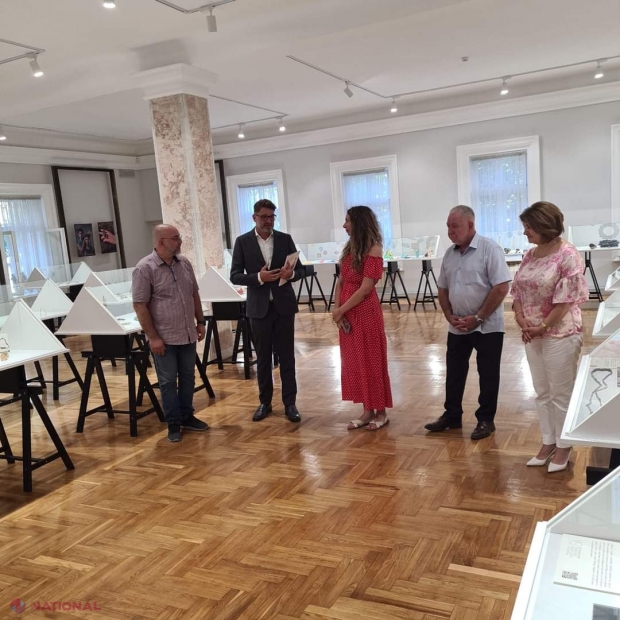 FOTO // Romanian Jewelry Week 2023: Bijuterii moderne, create de 50 de designeri români și internaționali, expuse în premieră, până la finele lunii august, la Chișinău 