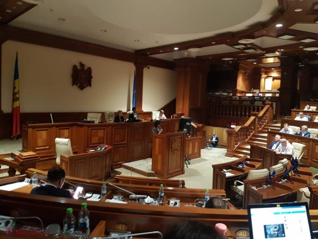 VIDEO // Sâmbăta în care o majoritate parlamentară temporară dintre PSRM și „ACUM” a votat Guvernul: CC susține că deciziile din Parlament sunt neconstituționale