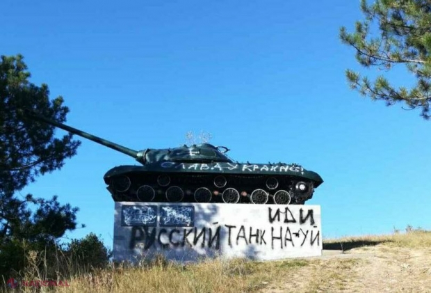 FOTO // Tancul sovietic de la Cornești, îndreptat cu țeava spre România, trimis după nava rusească „Moskva”. A fost distrus și CAPUL monumentului lui LENIN de la Brătușeni, Edineț: „A fost zdrobit cu o lovitură de baros”